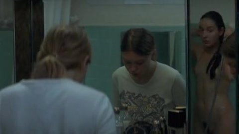 Anais Demoustier - Nudity in Belle épine (2010)