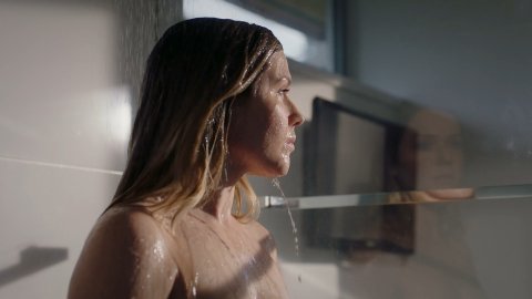 Harriet Dyer - Nudity in The InBetween s01e01 (2019)