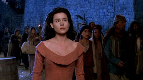 Embeth Davidtz - Nudity in Army of Darkness (1992)