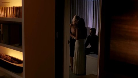 Malin Akerman, Emmanuelle Chriqui - Nudity in Entourage s03e06 (2006)