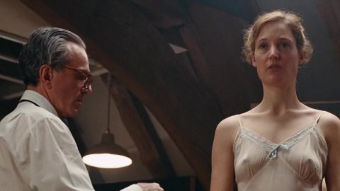 Vicky Krieps - Nudity in Phantom Thread (2017)