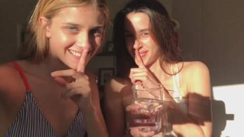 Benedetta Porcaroli, Chabeli Sastre Gonzalez - Nudity in Baby s01e03 (2018)