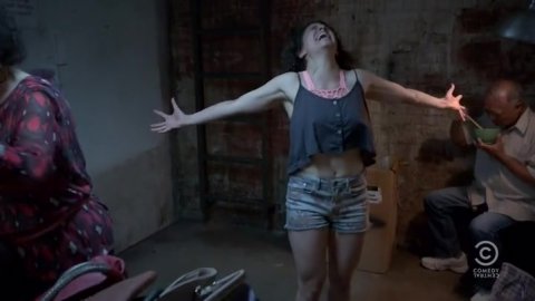 Ilana Glazer - Nudity in Broad City s02e04 (2014)